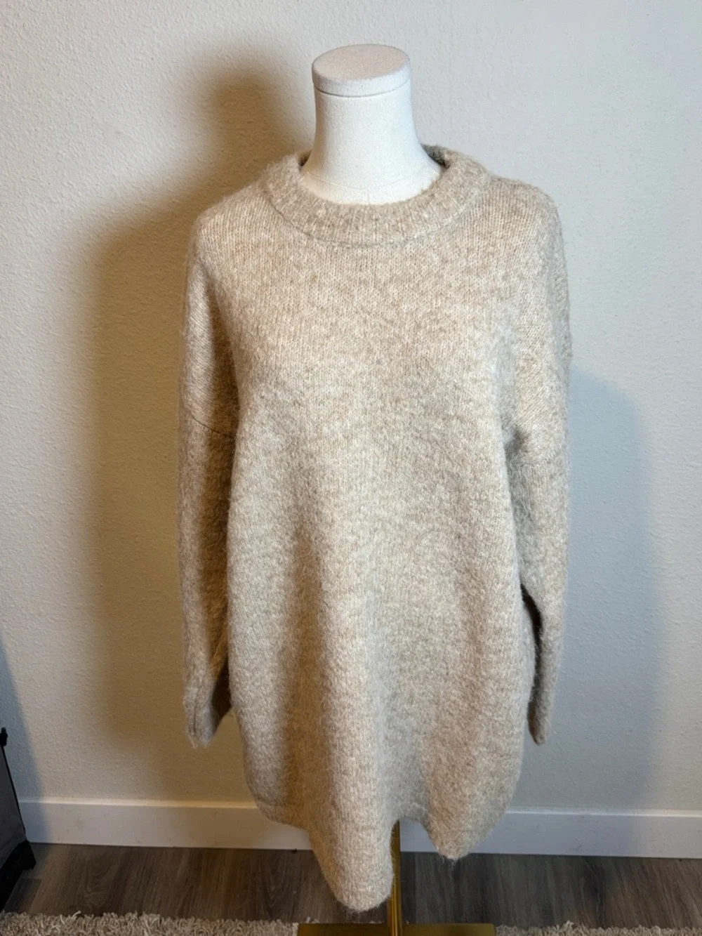 Topshop Beige Crewneck Long Textured Sweater size Small (4-6)